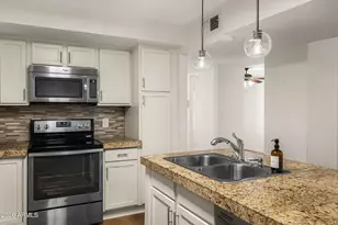4445 N 21st Pl, Phoenix, AZ 85016 - Photo 1