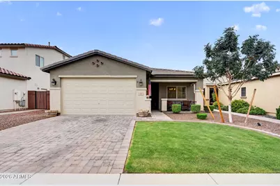 827 W Banyan Avenue, San Tan Valley, AZ 85140 - Photo 1
