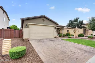 827 W Banyan Ave, San Tan Valley, AZ 85140 - Photo 2
