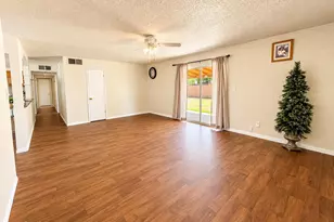 5723 N 62nd Ave, Glendale, AZ 85301 - Photo 2