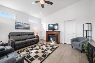 724 Emerald Dr, Apache Junction, AZ 85119 - Photo 1