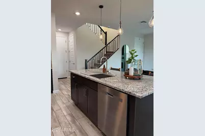 21083 N 58th Way, Phoenix, AZ 85054 - Photo 2