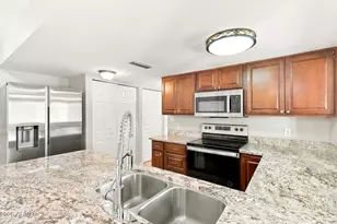 3819 W Mercer Ln, Phoenix, AZ 85029 - Photo 10