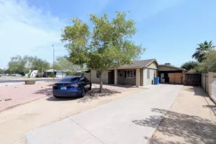 2443 E Earll Dr, Phoenix, AZ 85016 - Photo 4