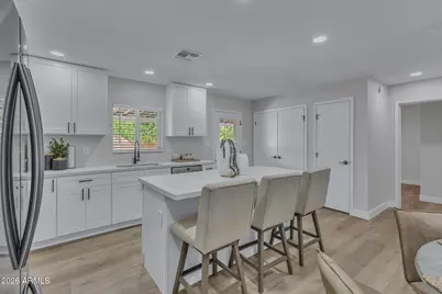 2247 S Emerson Circle, Mesa, AZ 85210 - Photo 8
