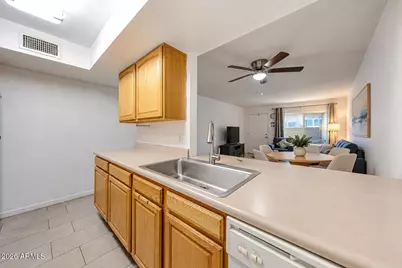 925 W Peoria Avenue #7, Phoenix, AZ 85029 - Photo 10