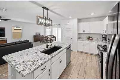 654 E Buckingham Avenue, Gilbert, AZ 85297 - Photo 2