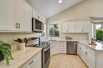 2928 E Pontiac Drive, Phoenix, AZ 85050 - Photo 6