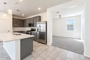 2435 W Kowalsky Ln, Phoenix, AZ 85041 - Photo 10