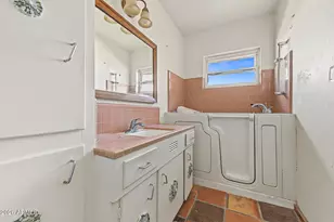 2940 N 53rd Pl, Phoenix, AZ 85018 - Photo 24