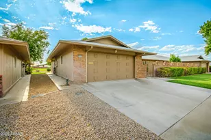 18442 N 104th Ave, Sun City, AZ 85373 - Photo 2