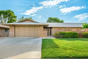 18442 N 104th Ave, Sun City, AZ 85373 - Photo 1