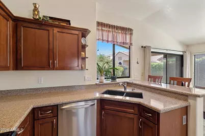 2110 W Carol Ann Way, Phoenix, AZ 85023 - Photo 10