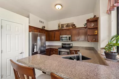 2110 W Carol Ann Way, Phoenix, AZ 85023 - Photo 8