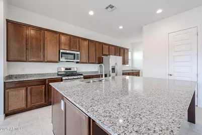 7654 W Crabapple Drive, Peoria, AZ 85383 - Photo 2