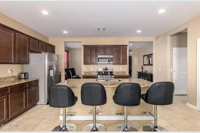 9244 W Denton Lane, Glendale, AZ 85305 - Photo 10