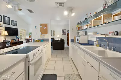 7815 E Rovey Avenue, Scottsdale, AZ 85250 - Photo 10