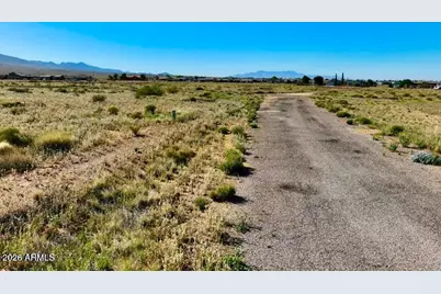 10404 Wood Camp Drive #-, Kingman, AZ 86401 - Photo 12