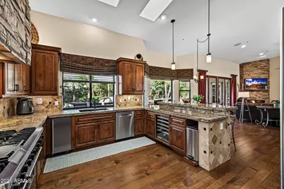 8678 E Windrose Drive, Scottsdale, AZ 85260 - Photo 12