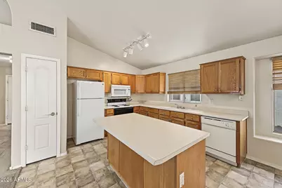 1086 W Todd Drive, Tempe, AZ 85283 - Photo 4