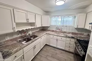 4720 N 49th Dr, Phoenix, AZ 85031 - Photo 8