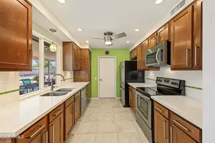 9121 W Long Hills Dr, Sun City, AZ 85351 - Photo 16