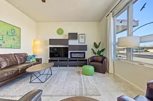 9121 W Long Hills Dr, Sun City, AZ 85351 - Photo 10