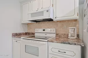 10025 W Forrester Dr, Sun City, AZ 85351 - Photo 12
