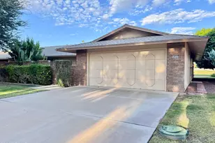 18225 N 103rd Ave, Sun City, AZ 85373 - Photo 2