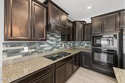 9030 W Seldon Lane, Peoria, AZ 85345 - Photo 8