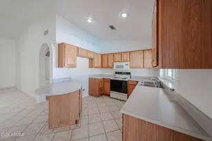 9122 W Hearn Rd, Peoria, AZ 85381 - Photo 14
