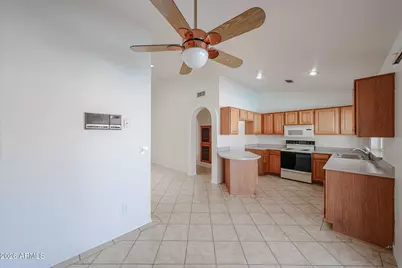 9122 W Hearn Road, Peoria, AZ 85381 - Photo 12