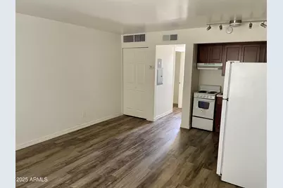 2301 N 28th Street #Apt 2, Phoenix, AZ 85008 - Photo 2