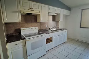 10302 W Oakmont Dr, Sun City, AZ 85351 - Photo 2
