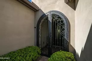 902 E Horseshoe Pl, Chandler, AZ 85249 - Photo 4
