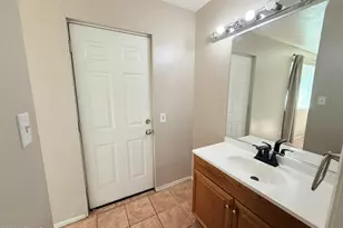 2913 W Woodridge Dr, Phoenix, AZ 85053 - Photo 10
