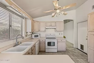 4237 E Morrow Dr, Phoenix, AZ 85050 - Photo 10
