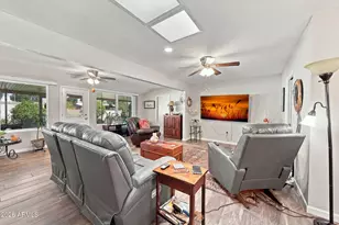 10909 W Roundelay Cir, Sun City, AZ 85351 - Photo 2