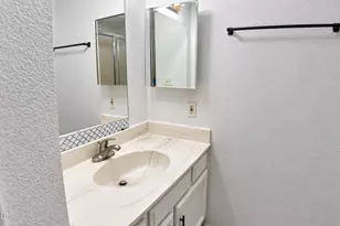 7905 N 61st Ave, Glendale, AZ 85301 - Photo 10