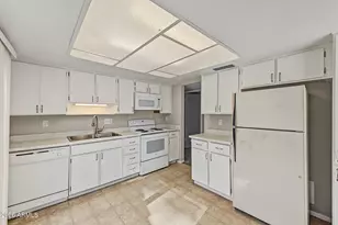 15215 N 25th Dr, Phoenix, AZ 85023 - Photo 8