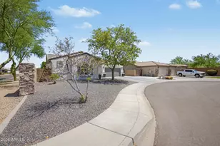 10190 W Patrick Ln, Peoria, AZ 85383 - Photo 4