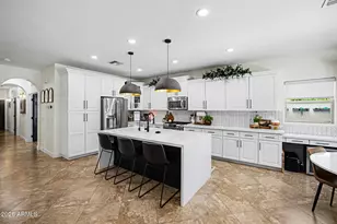 10190 W Patrick Ln, Peoria, AZ 85383 - Photo 18