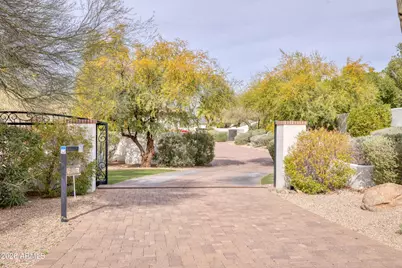 6116 N 38th Place, Paradise Valley, AZ 85253 - Photo 2