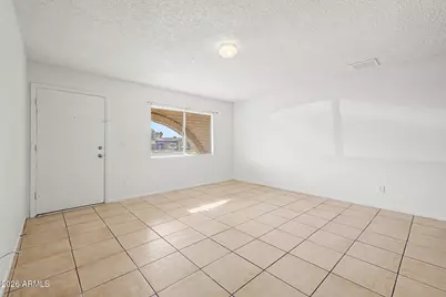 5123 N 68th Avenue, Glendale, AZ 85303 - Photo 8