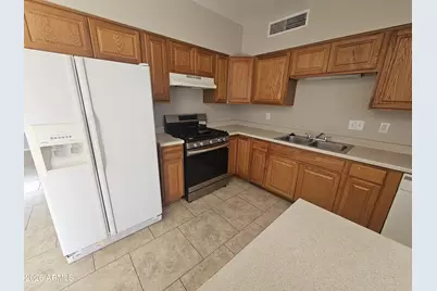 201 W Barrus Place, Casa Grande, AZ 85122 - Photo 2