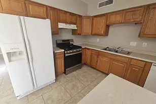201 W Barrus Pl, Casa Grande, AZ 85122 - Photo 2