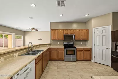 15807 W Calavar Road, Surprise, AZ 85379 - Photo 12
