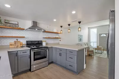 822 E Fern Drive S, Phoenix, AZ 85014 - Photo 8