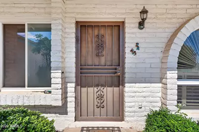 2002 W Summit Place, Chandler, AZ 85224 - Photo 2