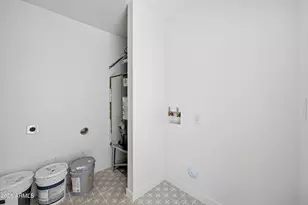 1325 E Avalon Dr, Phoenix, AZ 85014 - Photo 26